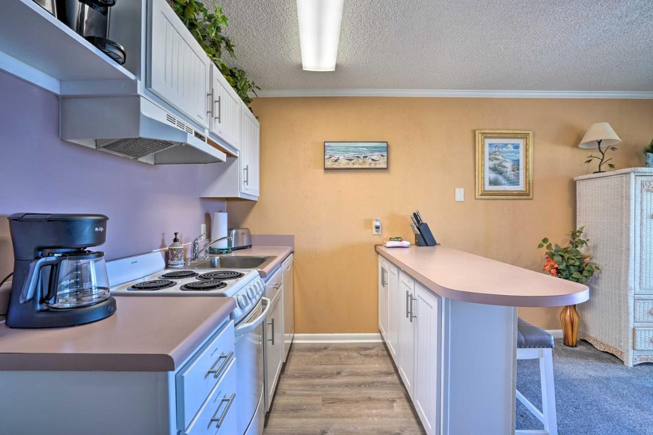 Isle Of Palms Beachfront Condo With Balcony And Pool! Kültér fotó